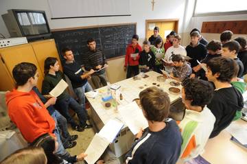 STUDENTI IN LABORATORIO (Archivio Iasma- Foto G.Zotta)
