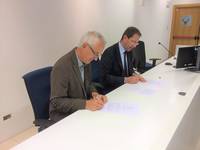 Firma del protocollo _DG FEM Mario del Grosso Destreri e direttore di ISVV Alain Blanchard