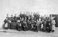 foto 1887 _archivio FEM_ Fine vendemmia -  allevi del corso cantinieri con il direttore Edmund Mach e docenti
