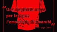 Una maglietta rossa per fermare "l'emorragia di umanità"